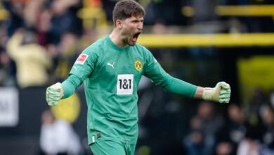 Dortmund goalkeeper Gregor Kobel signs new deal with the club-compressed