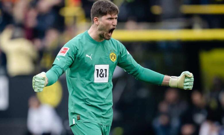 Dortmund goalkeeper Gregor Kobel signs new deal with the club-compressed