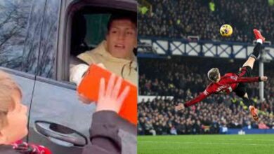 Alejandro Garnacho gives away a young fan match worn boots compressed 1